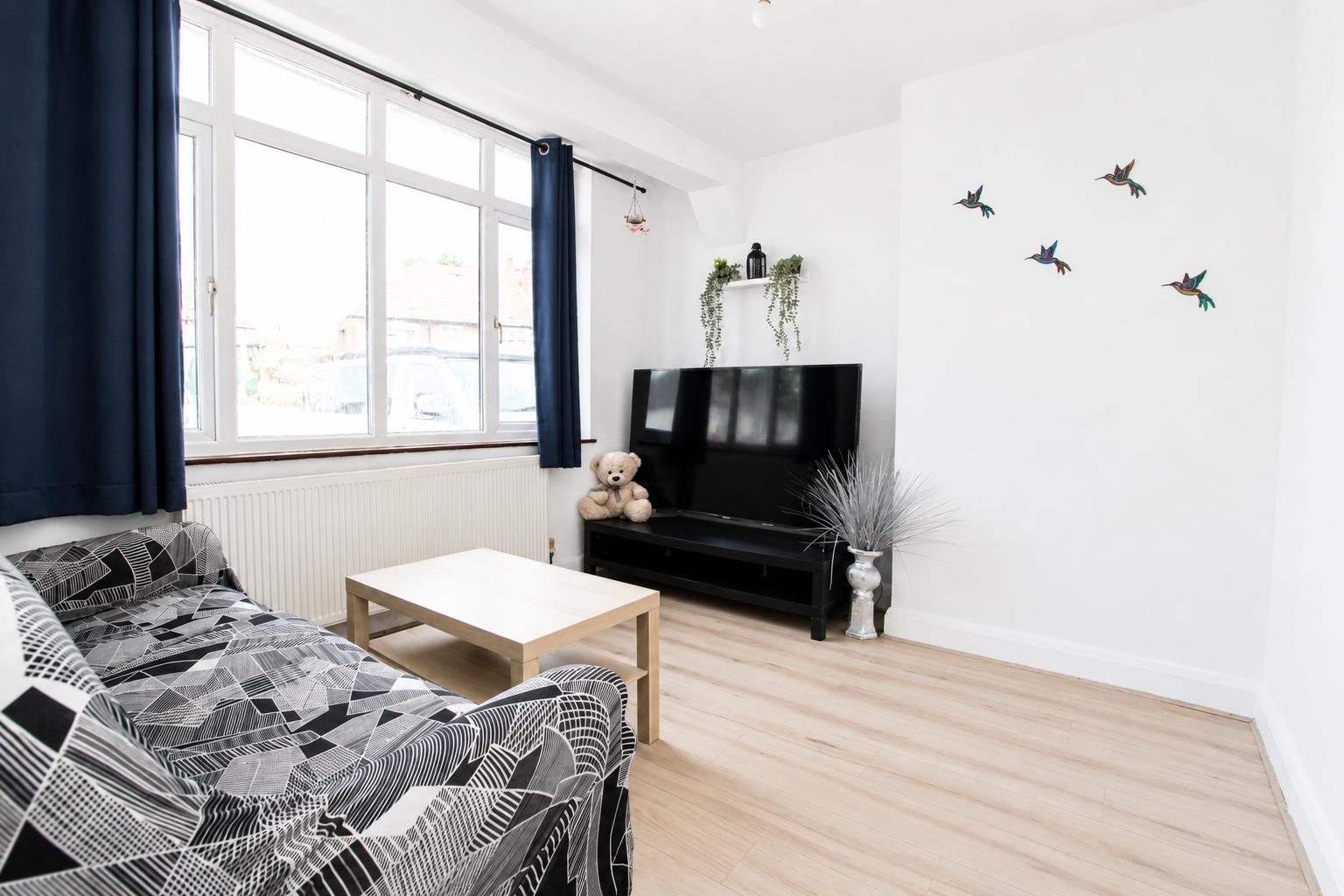 3 bed property in St. Mary Avenue, Wallington